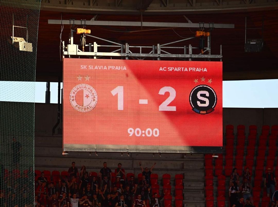 ✍️ REPORTÁŽ | Sparta se s ligovým ročníkem loučí vítězstvím nad Slavií v 303. derby! Klíč od Prahy se tak vrátí na Letnou! O výhře rozhodl parádním způsobem Adam Hložek. Sparta vyhrála tři ze čtyř derby v tomto ročníku. Více na webu. #acsparta